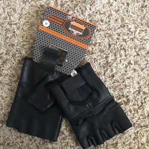 Fingerless black motorcycle gloves